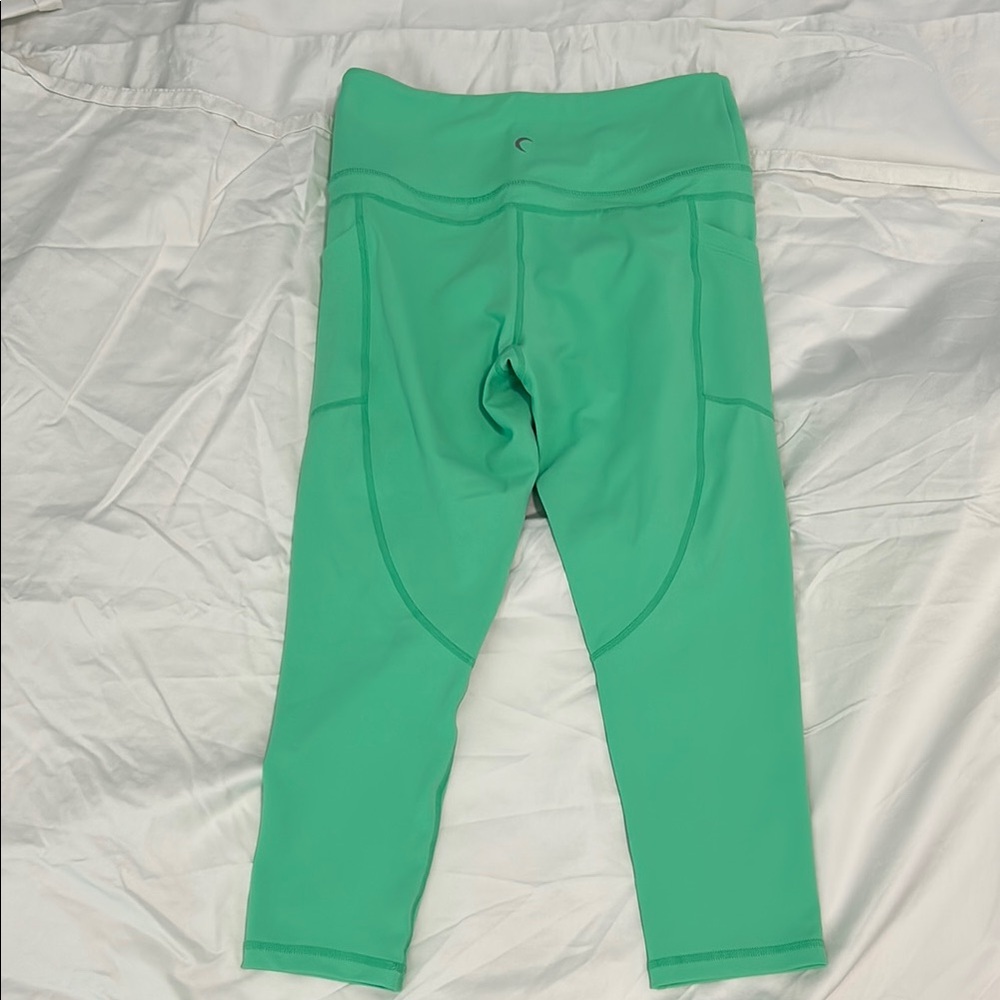 ZYIA Green Athletic Light and Tight Leggings with pockets!